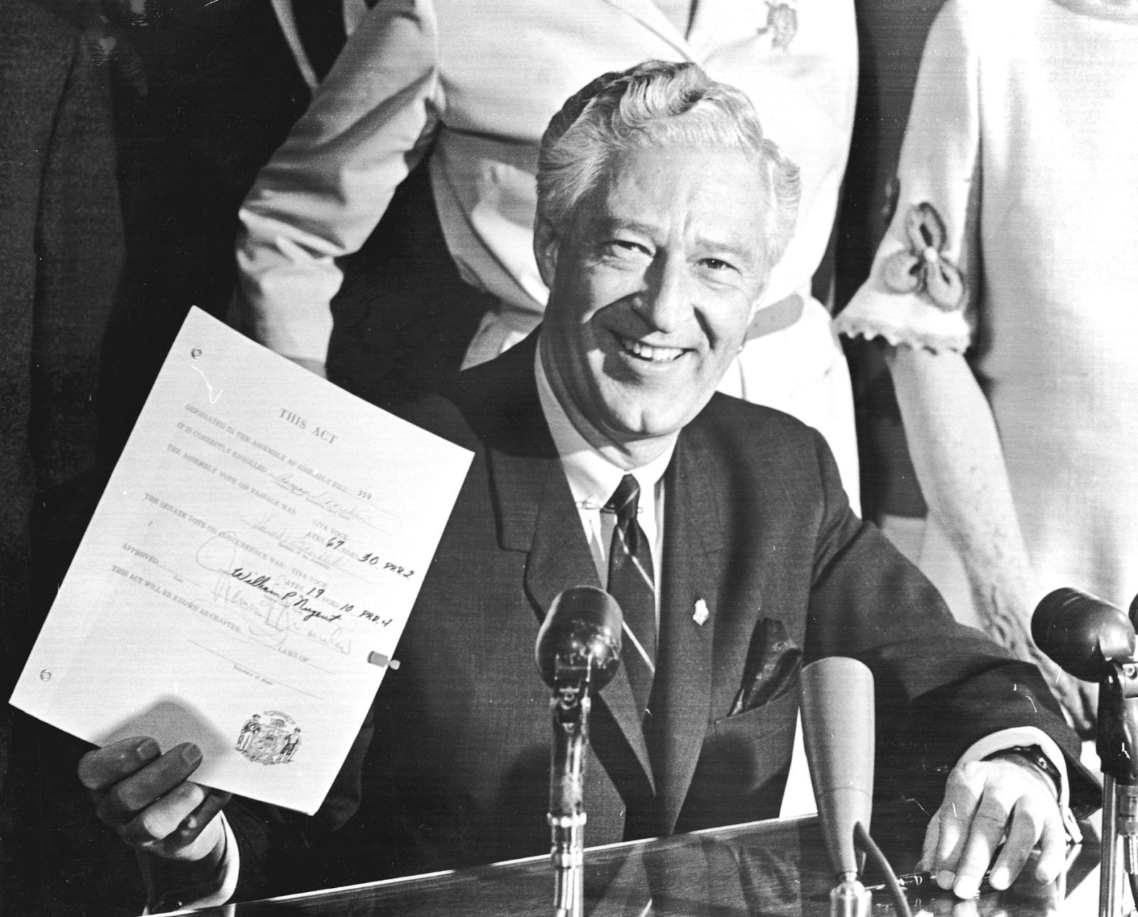 Knowles signs law in yellow ink, 1967